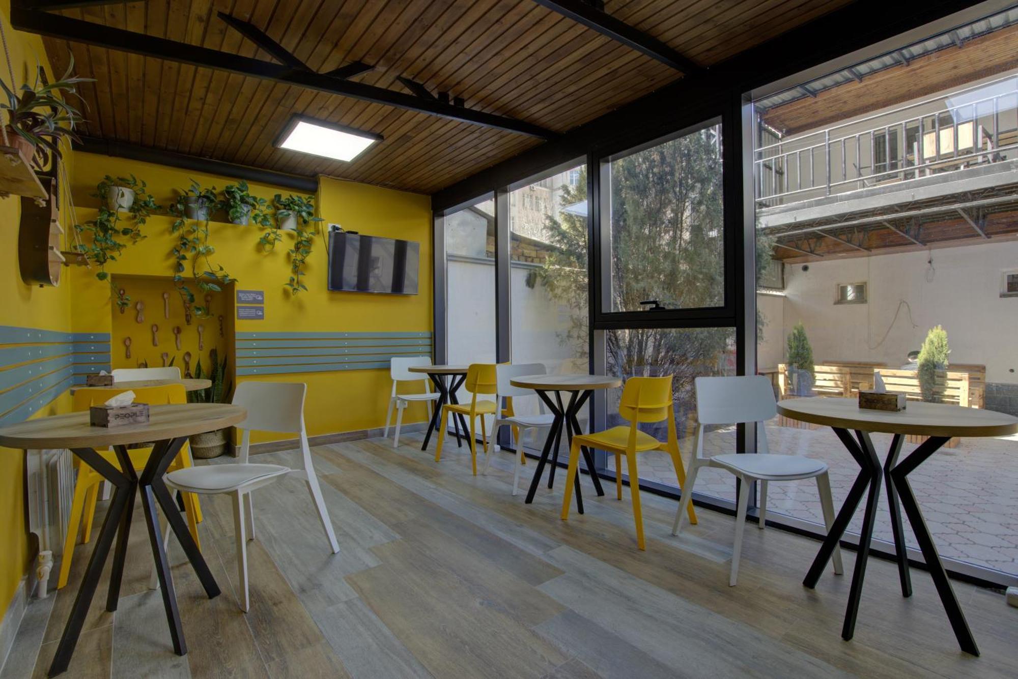 People Hostel & Coworking Bishkek Exterior foto